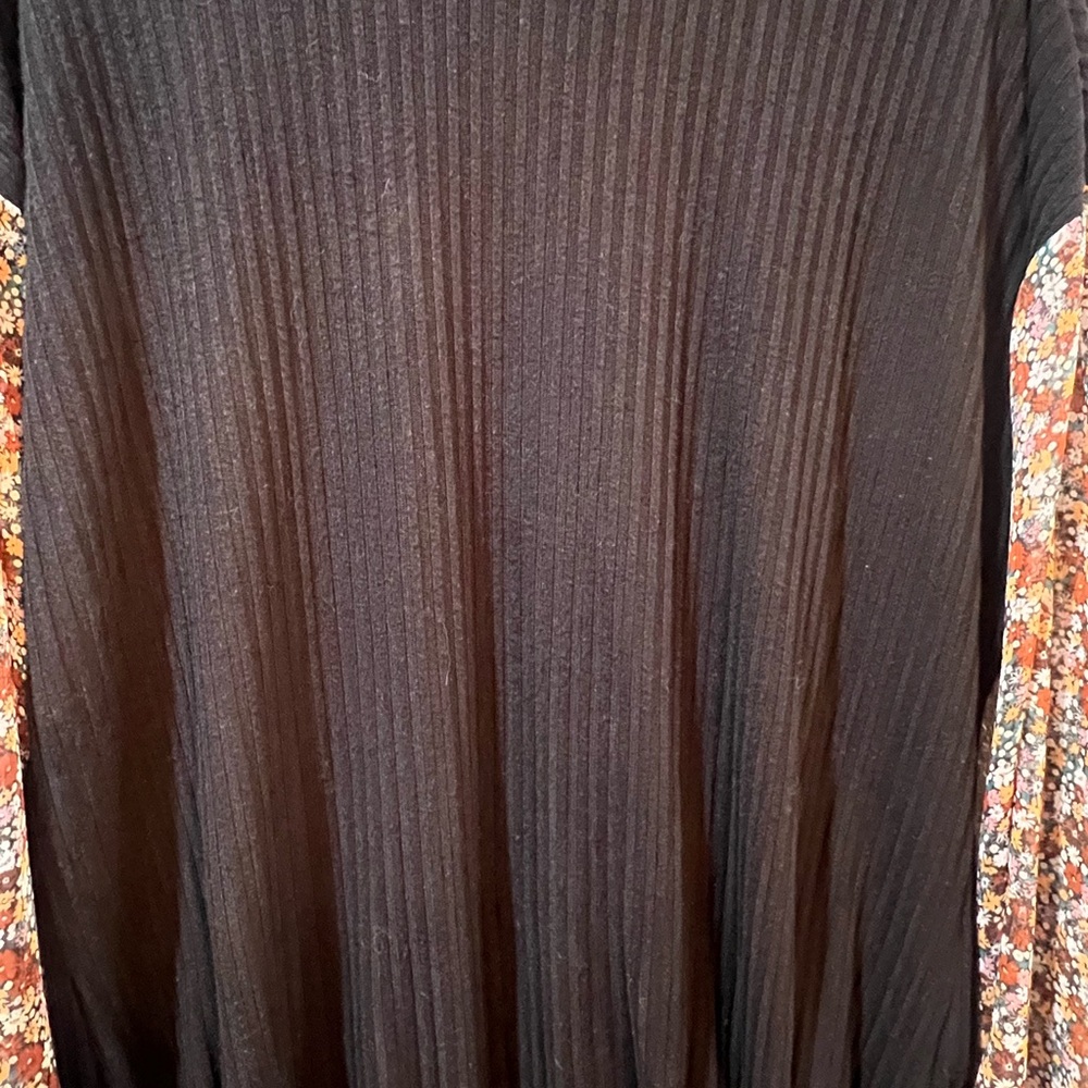 Daytrip Black Top with Floral Sleeves - Picture 5 of 5